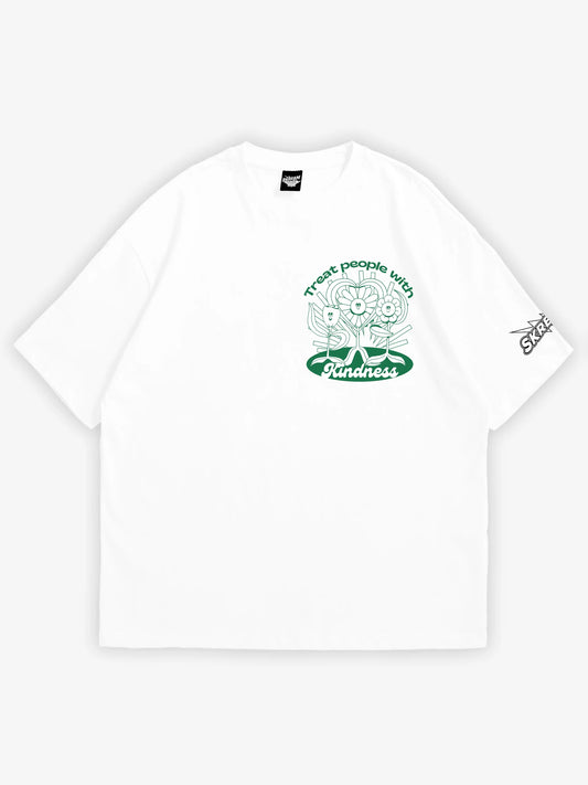 White oversized T-shirt, treat people with kindness graphic y2k print, skream streetwear t-shirt 